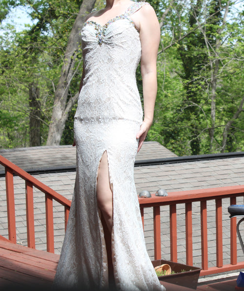 04 White Lace with Gemstones on Bodice