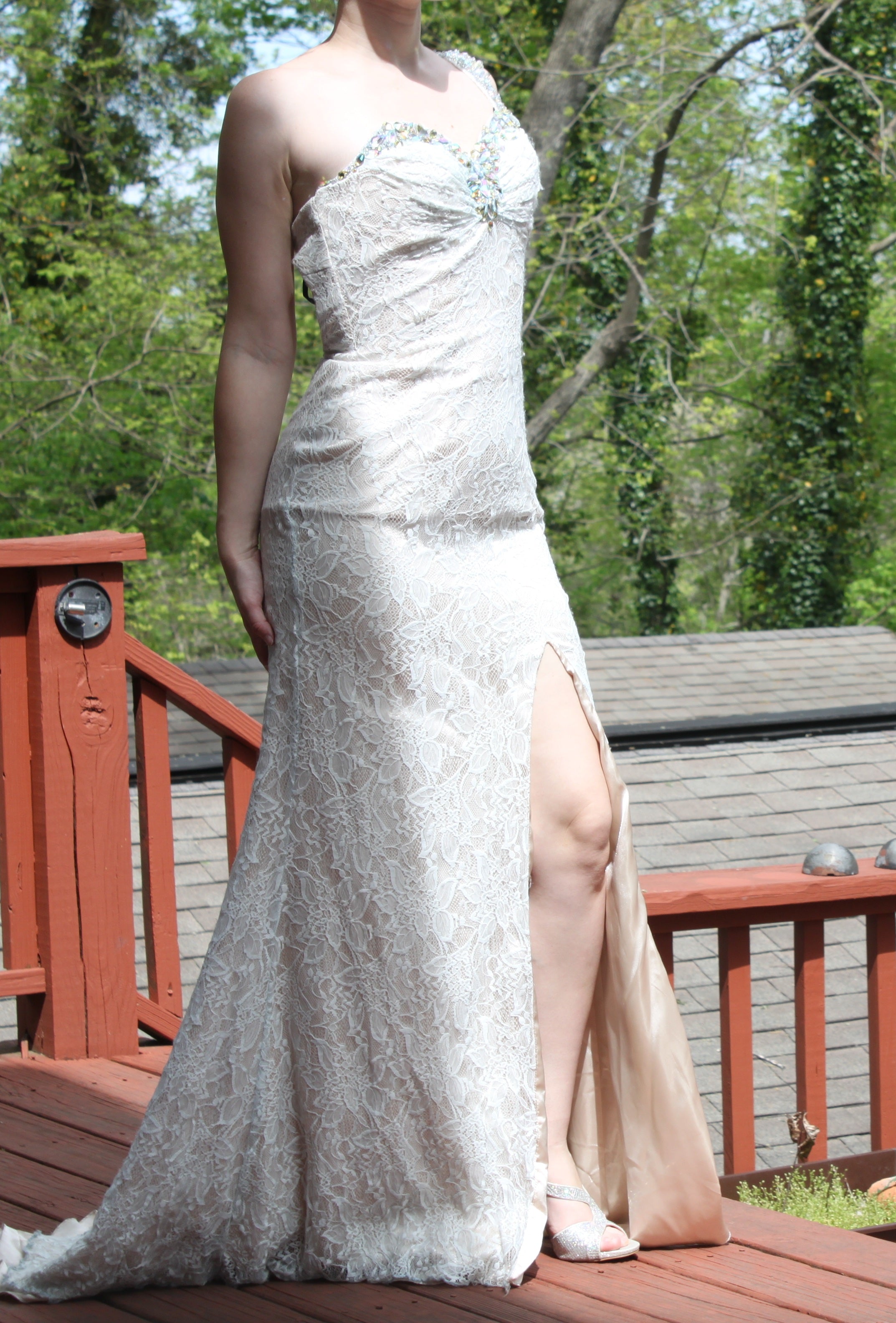 04 White Lace with Gemstones on Bodice