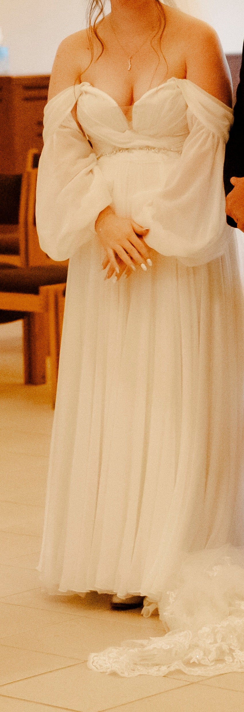 15 Flowy White Wedding Dress w/ Removable Sleeves