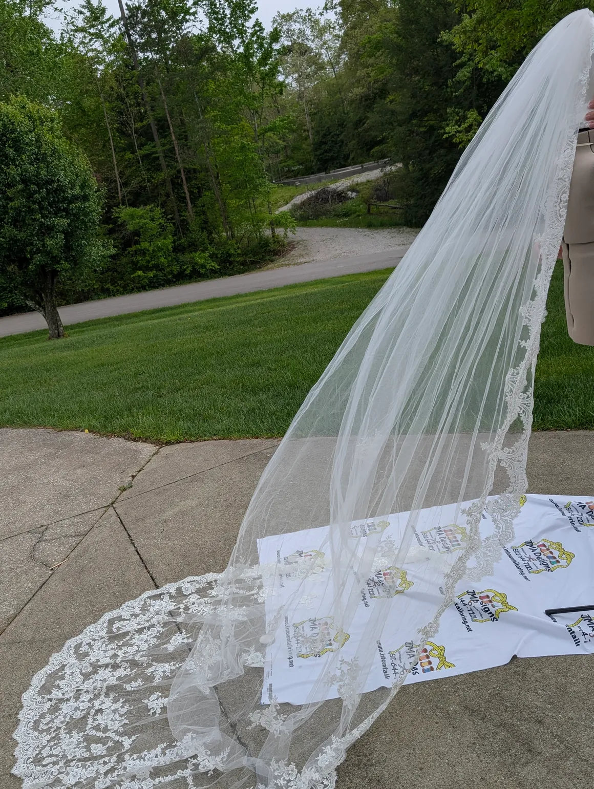 05 Long Veil with Appliques and Pearls