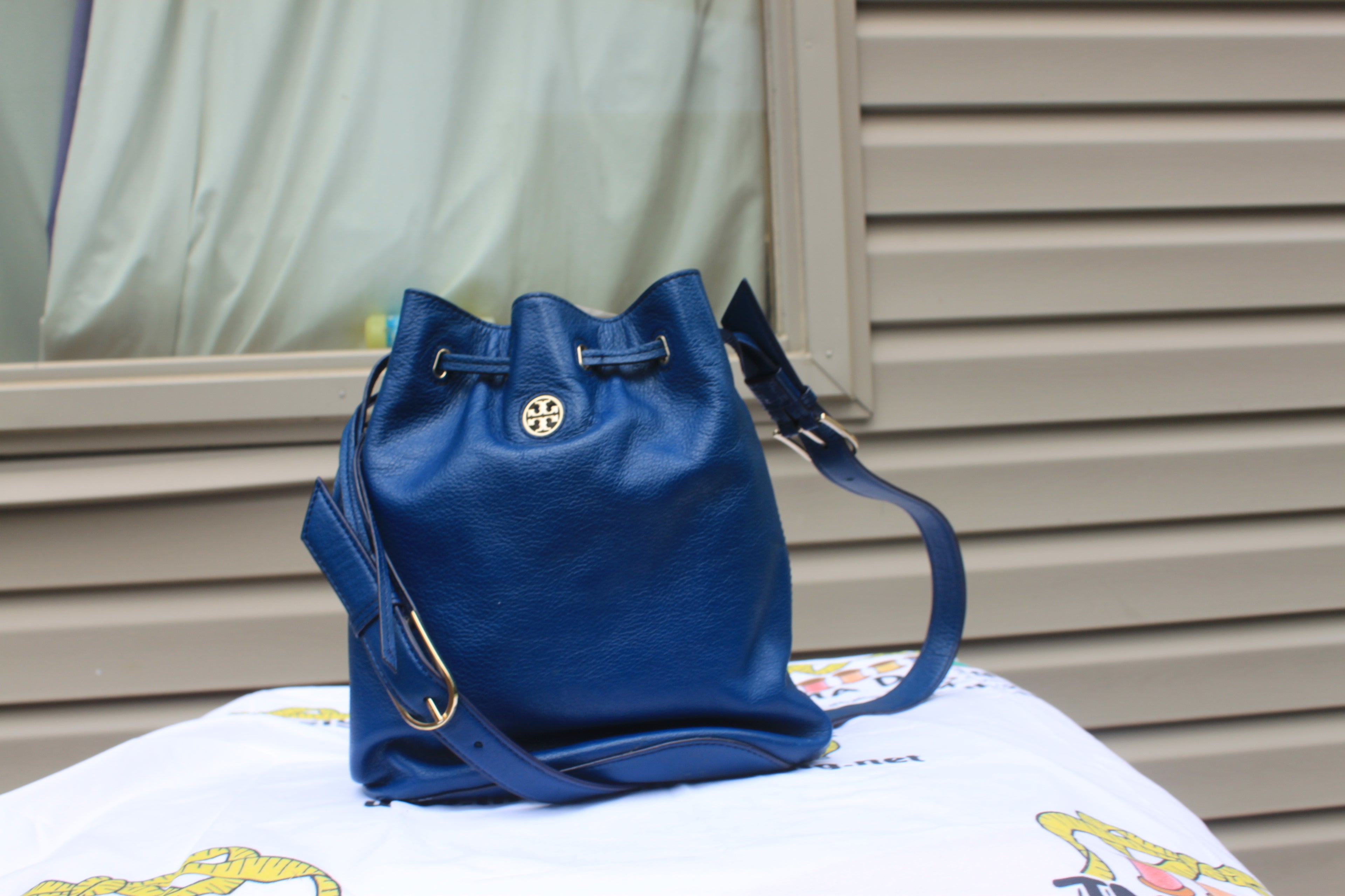 B04 Tony Byrch Sachet Bag