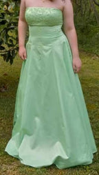 58 Strapless Green Flowy Dress